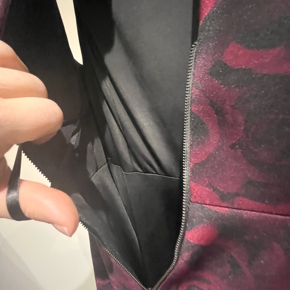 RW&CO. Spécial Édition ELLE Wine and Black Rose-Print High-Low Fit & Flare Dress - Picture 3 of 16